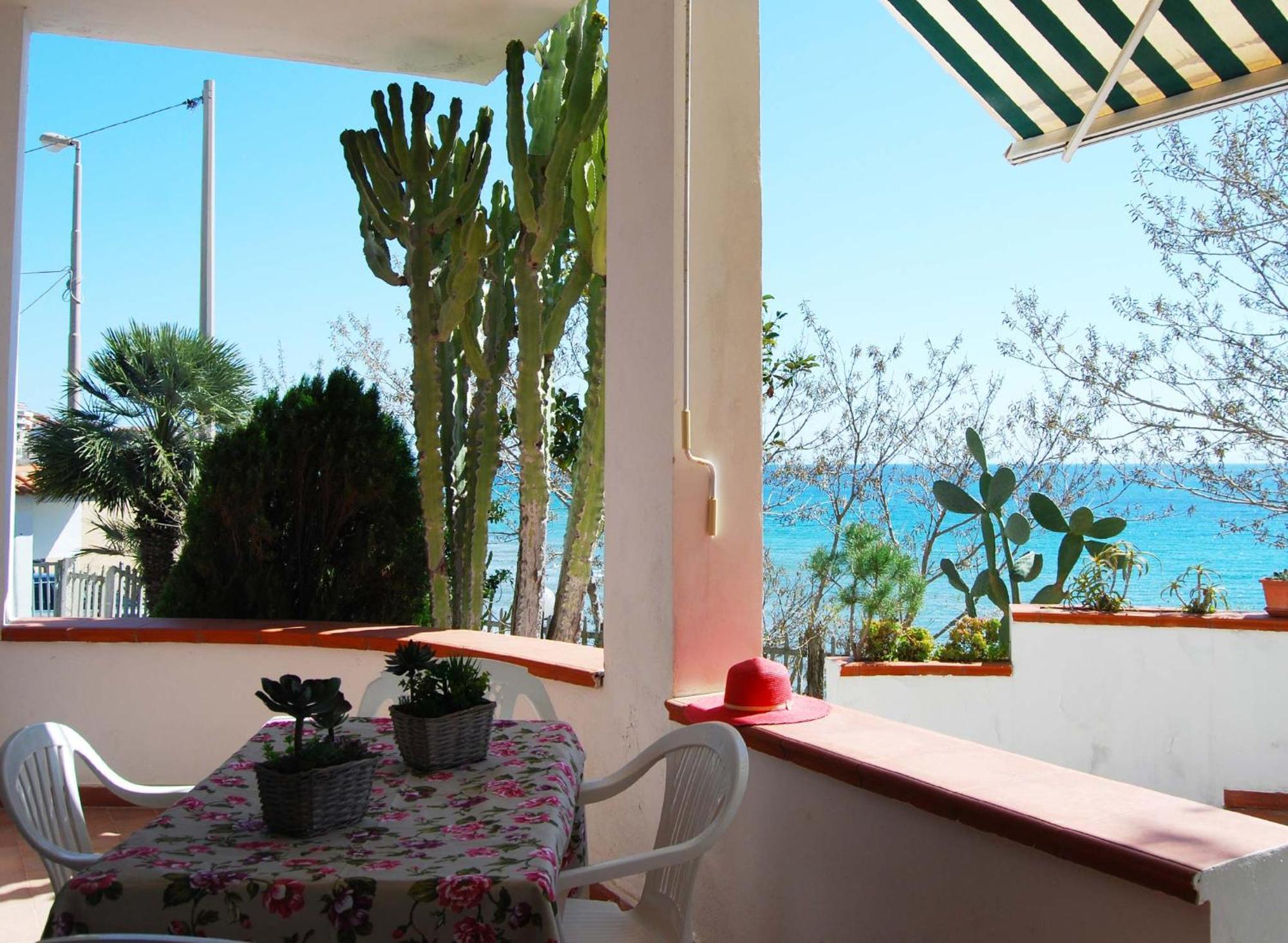 Appartamento In Villa Direttamente Sul Mare-Villa Rubino Capo Rizzuto Exterior photo